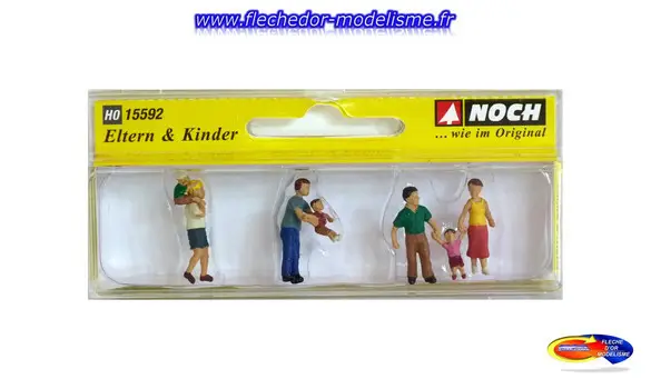 4 parents et 3 enfants jouant NOCH