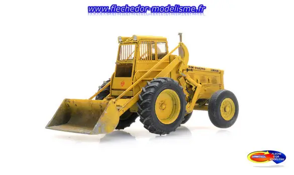 Volvo LM 218 avec pelle ARTITEC