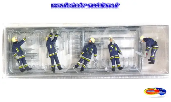 5 pompiers à la manoeuvre PREISER