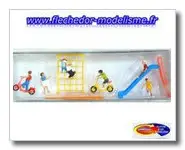 7 enfants jouant en plein air PREISER