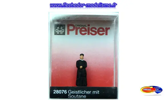 1 prêtre portant une soutane PREISER