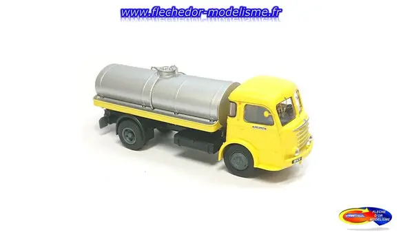 Camion Panhard Movic Citerne REE