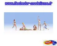 6 baigneurs jouant sur la plage NOCH