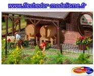 2 fûts en bois et 2 baquets FALLER