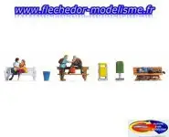 Personnes sur des bancs NOCH