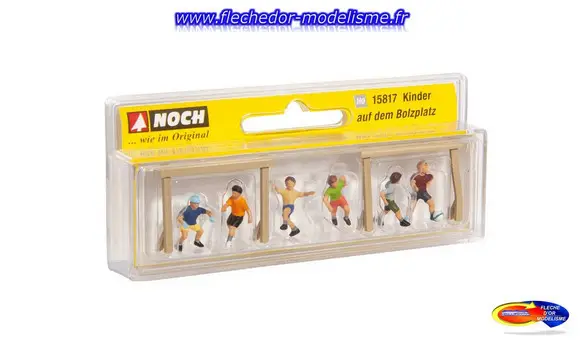 Enfants sur terrain de football NOCH