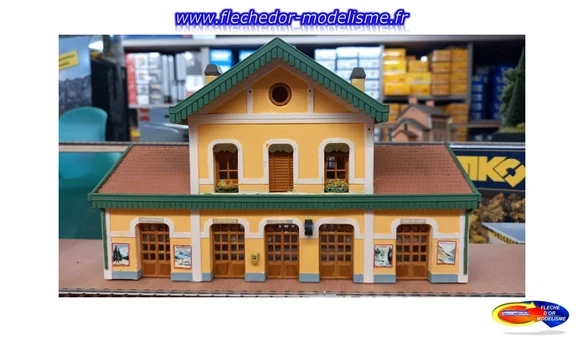 Gare de Lusigny de JOUEF repeinte