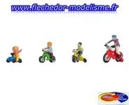 4 enfants sur vélos d'enfants NOCH
